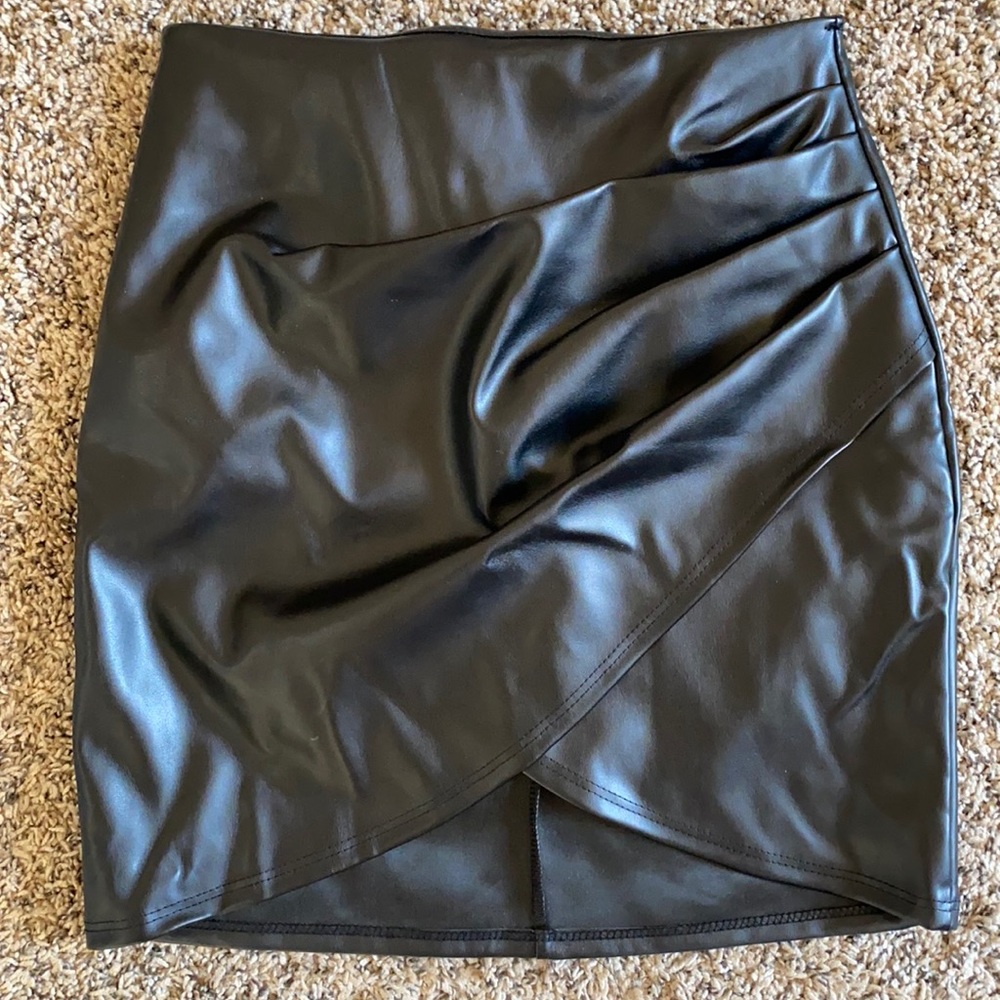 WINDSOR || Faux Leather Mini Skirt
